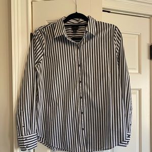 Women’s dress shirt size medium